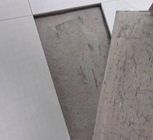 斗门瓷砖空鼓维修公司分享瓷砖铺贴时如果打浆（即涂抹在瓷砖背面和基层上的砂浆或瓷砖胶）过少，会带来以下问题